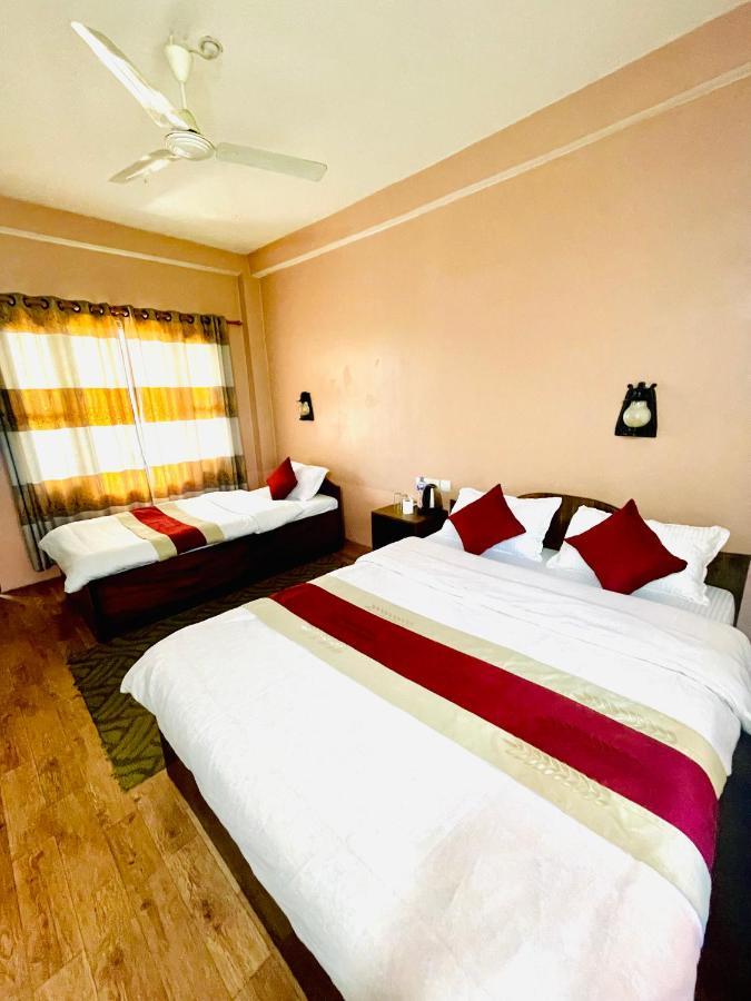 Hotel Tree Tops- A Serene Friendly Hotel In Sauraha Chitwan Exterior photo